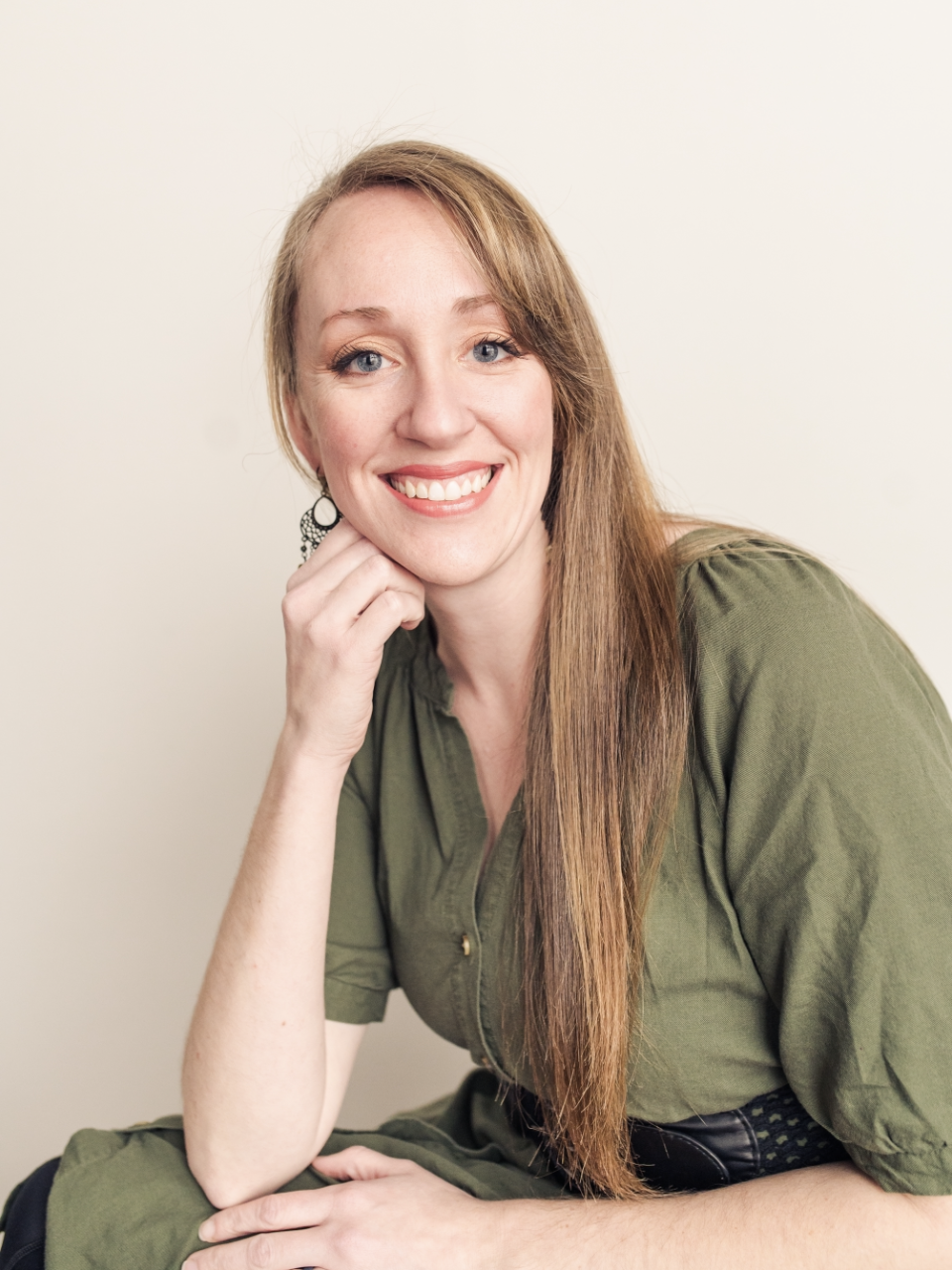 Headshot of Ronae Cleland, smiling warmly, ready to support families as a birth doula and lactation consultant.